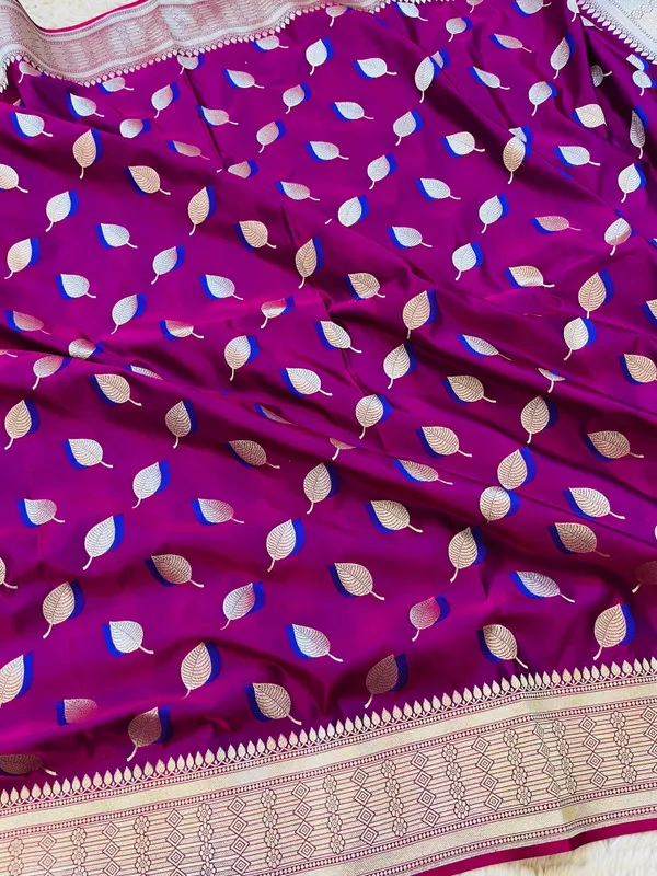 Purple_Mashru_Katan_Silk_Paan_Buti_Antique_Zari_Pallu_Banarasi_Saree_For_Women