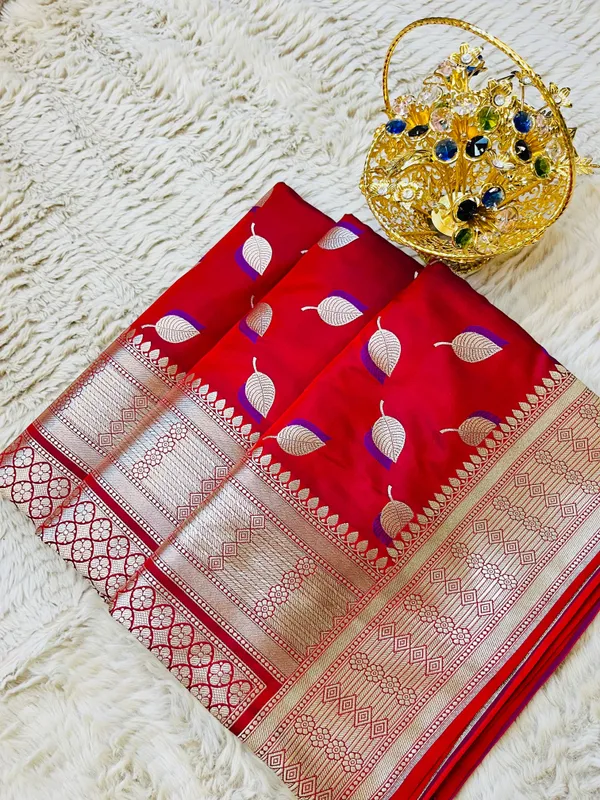 Red_Mashru_Katan_Silk_Paan_Buti_Antique_Zari_Pallu_Banarasi_Saree_For_Women