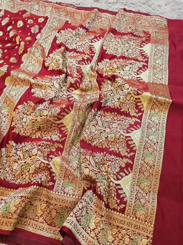 Maroon_Mashru_Katan_Silk_Guldasta_Buti_Zari_Banarasi_Saree_For_Women