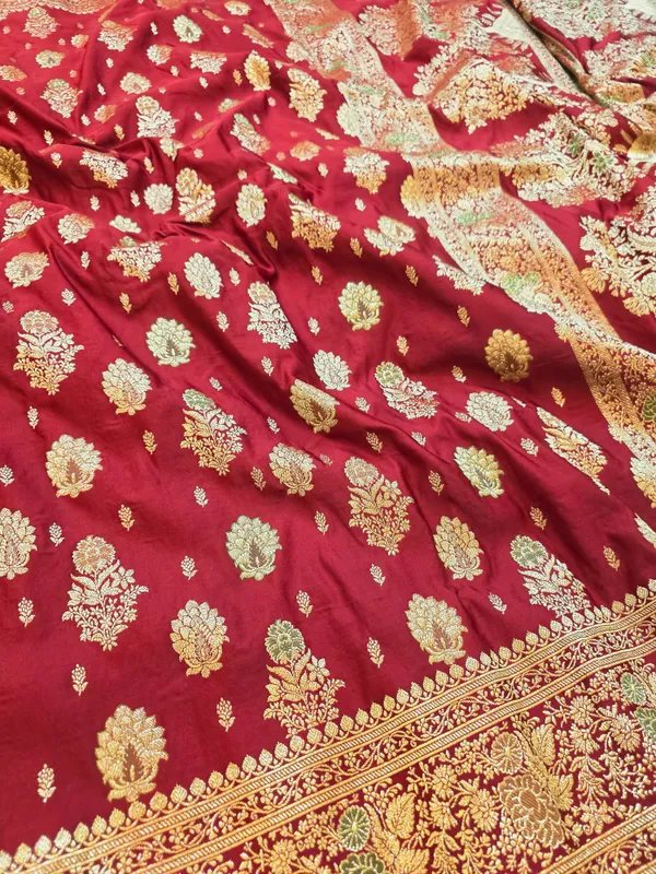 Maroon_Mashru_Katan_Silk_Guldasta_Buti_Zari_Banarasi_Saree_For_Women