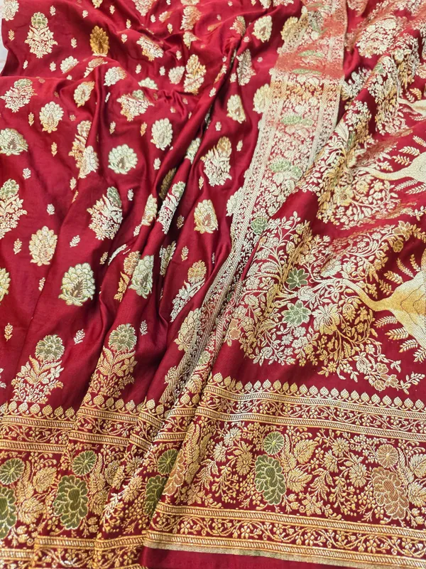 Maroon_Mashru_Katan_Silk_Guldasta_Buti_Zari_Banarasi_Saree_For_Women