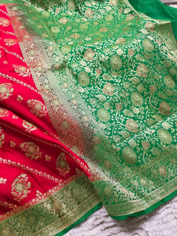 Red_Mashru_Katan_Silk_Floral_Zari_Green_Pallu_Banarasi_Saree_For_Women