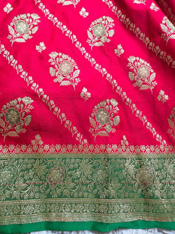 Red_Mashru_Katan_Silk_Floral_Zari_Green_Pallu_Banarasi_Saree_For_Women