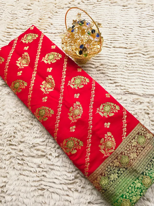 Red_Mashru_Katan_Silk_Floral_Zari_Green_Pallu_Banarasi_Saree_For_Women