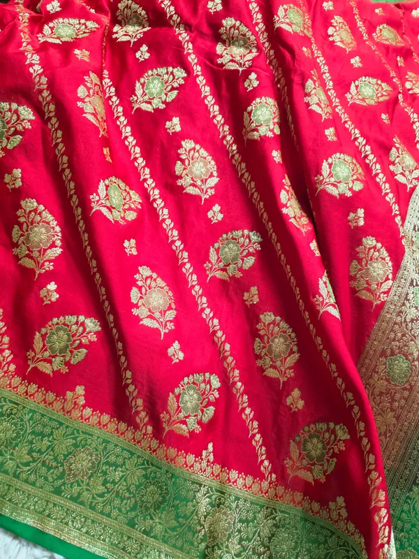 Red_Mashru_Katan_Silk_Floral_Zari_Green_Pallu_Banarasi_Saree_For_Women