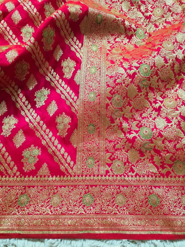 Red_Mashru_Katan_Silk_Zari_Guldasta_Buti_Banarasi_Saree_For_Women