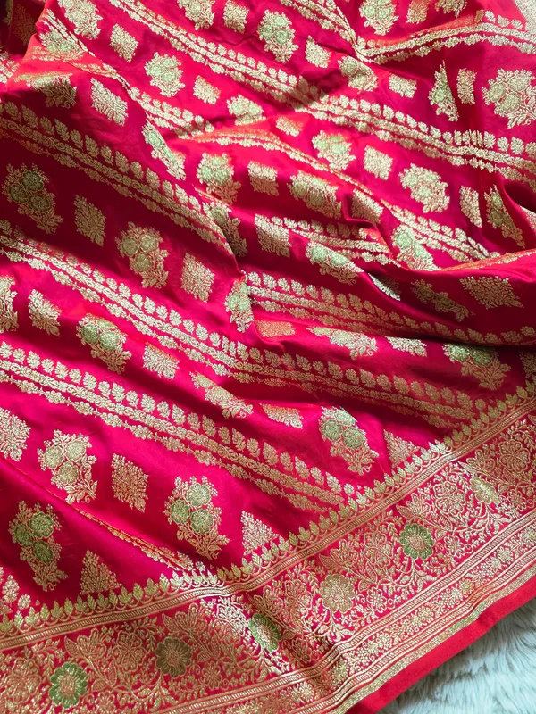 Red_Mashru_Katan_Silk_Zari_Guldasta_Buti_Banarasi_Saree_For_Women