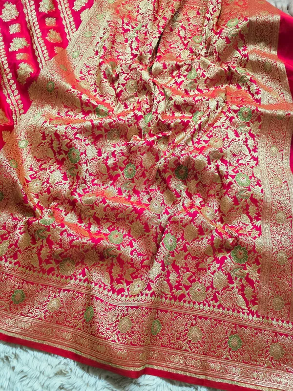 Red_Mashru_Katan_Silk_Zari_Guldasta_Buti_Banarasi_Saree_For_Women