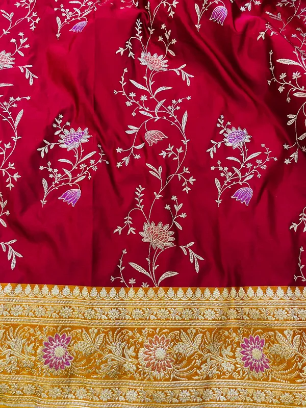 Red_Mashru_Katan_Silk_Floral_Vine_Zari_Banarasi_Saree_For_Women