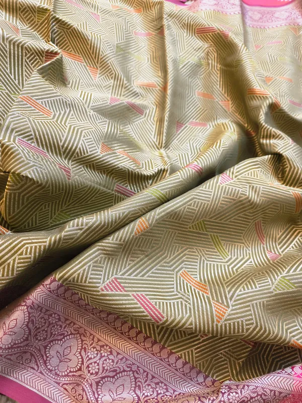 Banarasi_Green_Semi_Mashru_Silk_Saree_With_Geometric_Design_&_Antique_Gold_Zari_Border