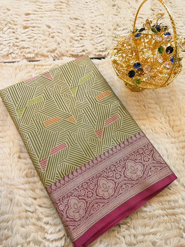 Banarasi_Green_Semi_Mashru_Silk_Saree_With_Geometric_Design_&_Antique_Gold_Zari_Border