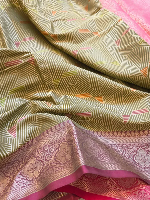 Banarasi_Green_Semi_Mashru_Silk_Saree_With_Geometric_Design_&_Antique_Gold_Zari_Border