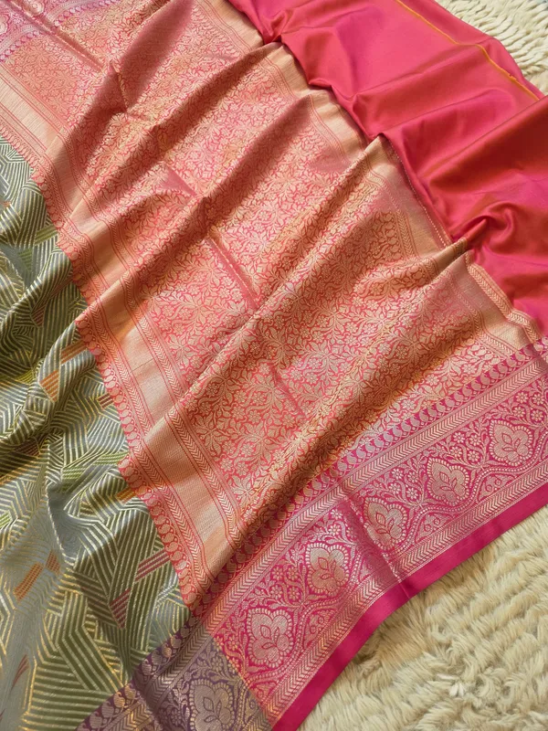 Banarasi_Light_Smoke_Semi_Mashru_Silk_Geometric_Design_Saree_With_Contrast_Border_&_Pallu