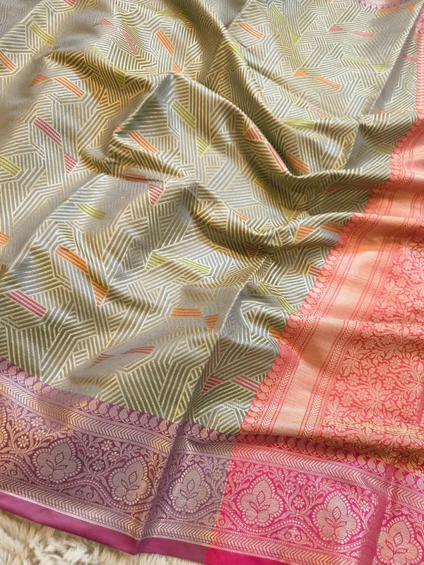 Banarasi_Light_Smoke_Semi_Mashru_Silk_Geometric_Design_Saree_With_Contrast_Border_&_Pallu