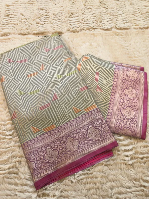 Banarasi_Light_Smoke_Semi_Mashru_Silk_Geometric_Design_Saree_With_Contrast_Border_&_Pallu