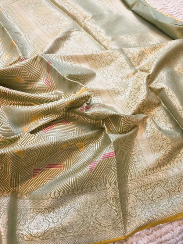 Banarasi_Pista_Green_Semi_Mashru_Silk_Saree_With_Geometric_Design_&_Antique_Gold_Zari_Border