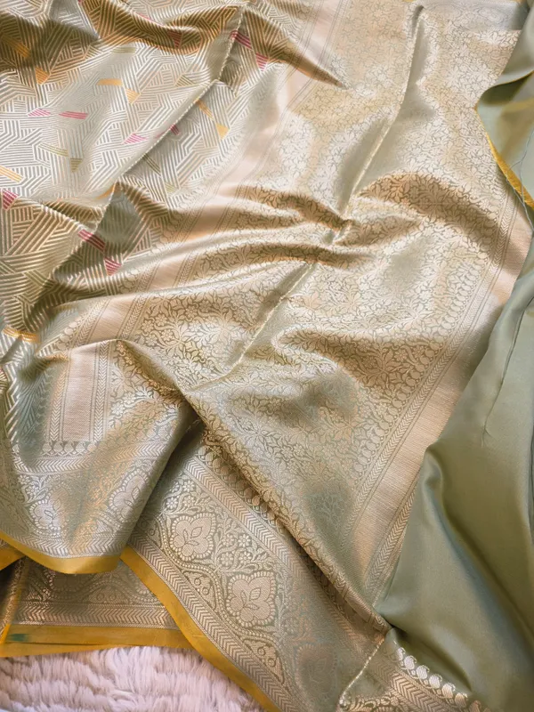 Banarasi_Pista_Green_Semi_Mashru_Silk_Saree_With_Geometric_Design_&_Antique_Gold_Zari_Border