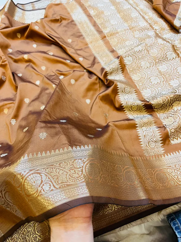 Antique_Copper_Banarasi_Semi_Mashru_Silk_Saree_with_Traditional_Antique_Gold_Zari_Border