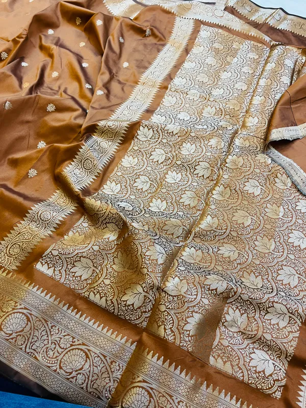 Antique_Copper_Banarasi_Semi_Mashru_Silk_Saree_with_Traditional_Antique_Gold_Zari_Border