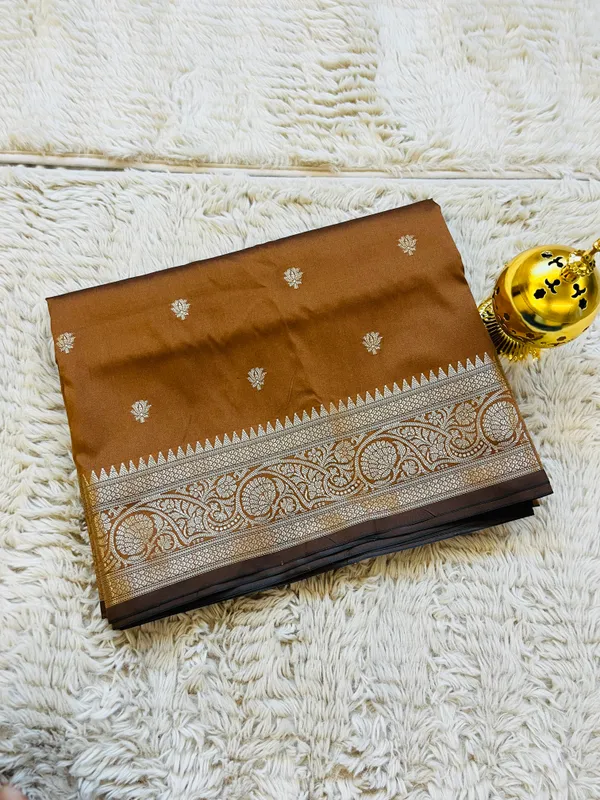 Antique_Copper_Banarasi_Semi_Mashru_Silk_Saree_with_Traditional_Antique_Gold_Zari_Border