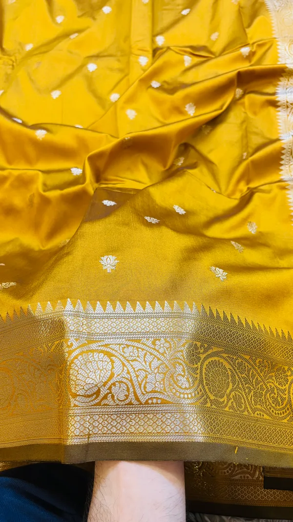 Mustard_Banarasi_Semi_Mashru_Silk_Saree_with_Traditional_Antique_Gold_Zari_Border