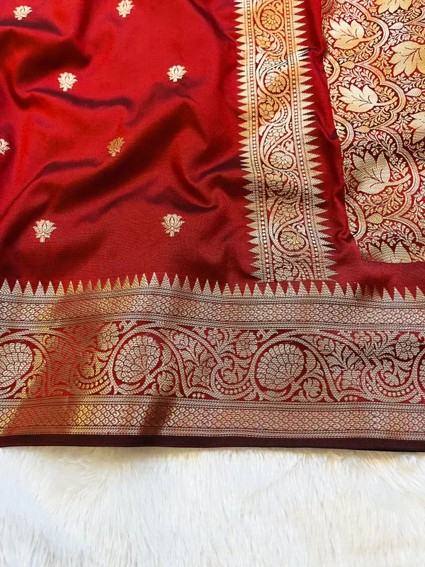 Blood_Red_Banarasi_Semi_Mashru_Silk_Saree_with_Traditional_Antique_Gold_Zari_Border