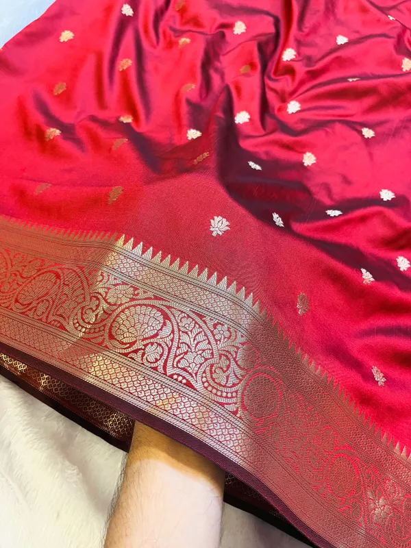 Blood_Red_Banarasi_Semi_Mashru_Silk_Saree_with_Traditional_Antique_Gold_Zari_Border