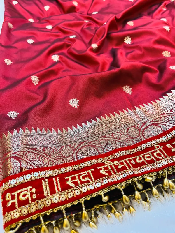 Bridal_Red_Sada_Saubhagyawati_Bhav_Mashru_Katan_Silk_Banarasi_Saree_with_Designer_Lace