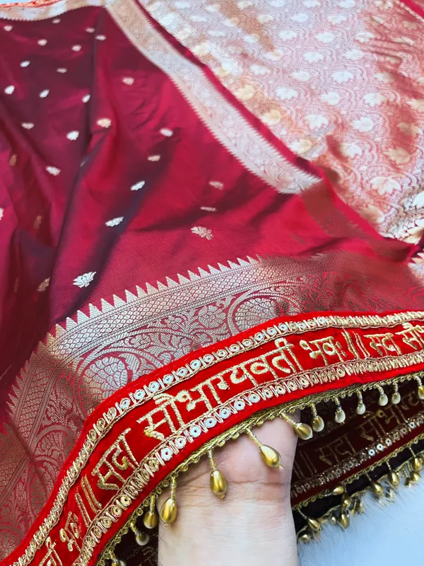 Bridal_Red_Sada_Saubhagyawati_Bhav_Mashru_Katan_Silk_Banarasi_Saree_with_Designer_Lace