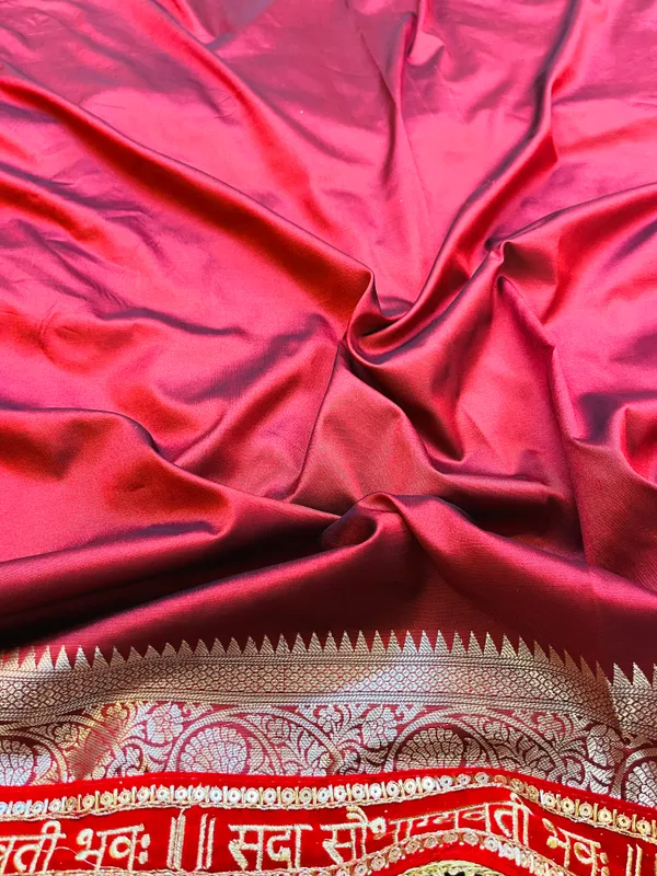 Bridal_Red_Sada_Saubhagyawati_Bhav_Mashru_Katan_Silk_Banarasi_Saree_with_Designer_Lace