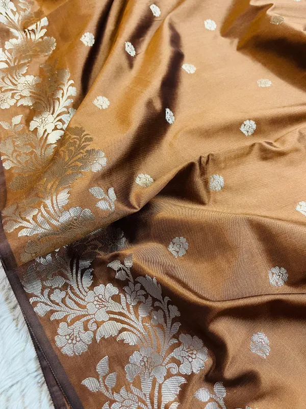 Antique_Copper_Banarasi_Semi_Mashru_Silk_Saree_with_Modern_Antique_Gold_Zari_Border