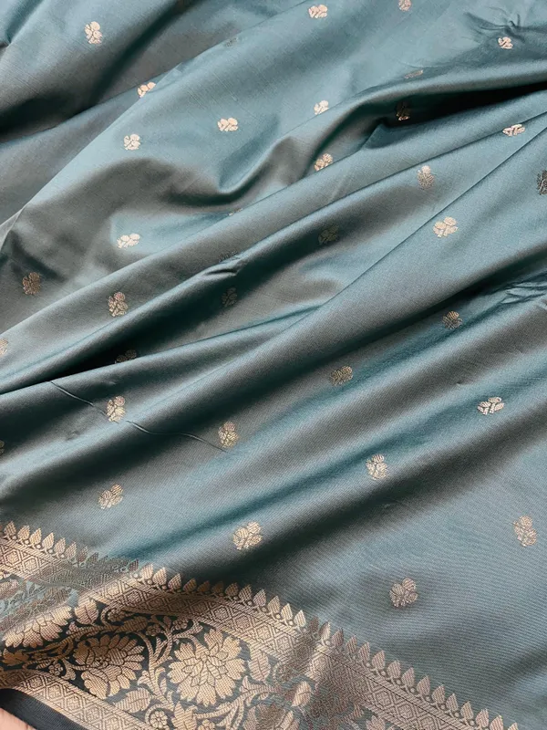 Aqua_Sea_Green_Banarasi_Semi_Mashru_Silk_Saree_with_Traditional_Antique_Gold_Zari_Border