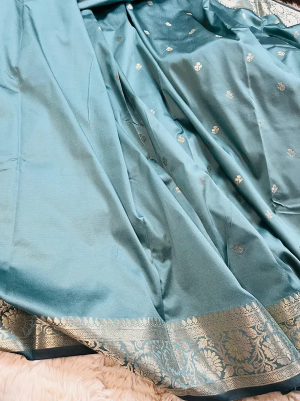 Aqua_Sea_Green_Banarasi_Semi_Mashru_Silk_Saree_with_Traditional_Antique_Gold_Zari_Border