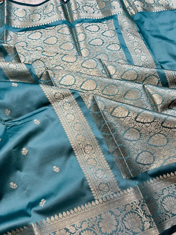 Aqua_Sea_Green_Banarasi_Semi_Mashru_Silk_Saree_with_Traditional_Antique_Gold_Zari_Border
