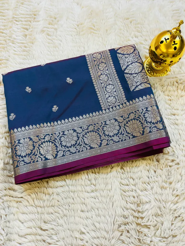 Rama_Green_Banarasi_Semi_Mashru_Silk_Saree_with_Traditional_Antique_Gold_Zari_Border