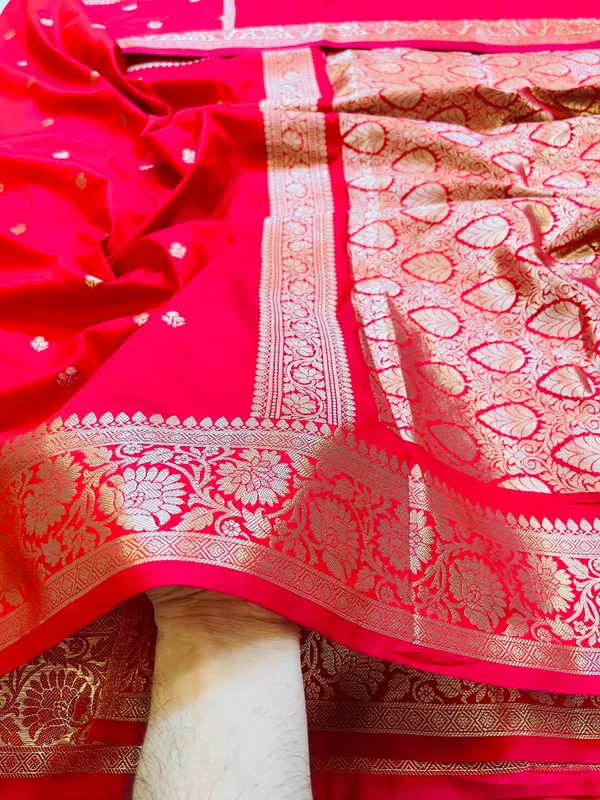 Red_Banarasi_Semi_Mashru_Silk_Saree_with_Traditional_Antique_Gold_Zari_Border