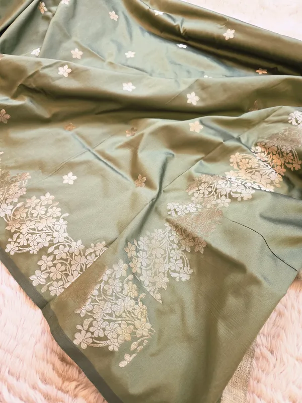 Pista_Green_Banarasi_Semi_Mashru_Silk_Saree_with_Rich_Antique_Gold_Zari_Border