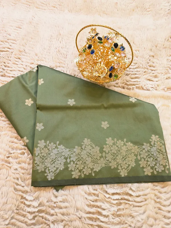 Pista_Green_Banarasi_Semi_Mashru_Silk_Saree_with_Rich_Antique_Gold_Zari_Border
