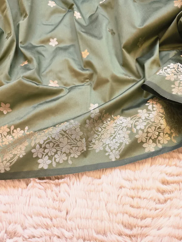 Pista_Green_Banarasi_Semi_Mashru_Silk_Saree_with_Rich_Antique_Gold_Zari_Border