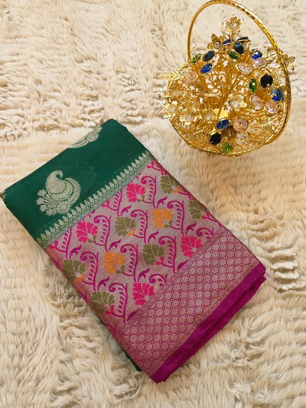 Banarasi_Bottle_Green_Semi_Katan_Silk_Saree_With_Rani_Pink_Contrast_Border_&_Pallu