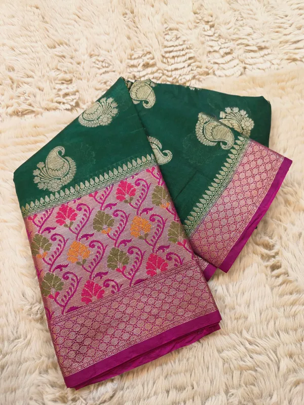 Banarasi_Bottle_Green_Semi_Katan_Silk_Saree_With_Rani_Pink_Contrast_Border_&_Pallu