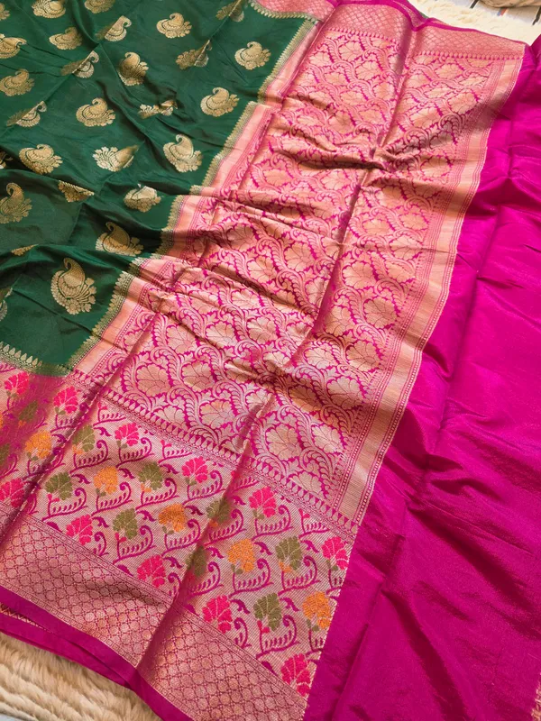 Banarasi_Bottle_Green_Semi_Katan_Silk_Saree_With_Rani_Pink_Contrast_Border_&_Pallu