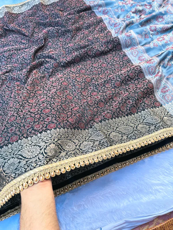 Black_Soft_Silk_Jamdani_Tanchoi_Saree_with_Designer_Moti_Lace_&_Zari_Border