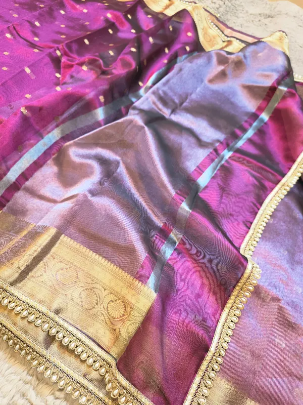 Magenta_Tissue_Silk_Zari_Buti_Lace_Border_Banarasi_Saree_For_Women