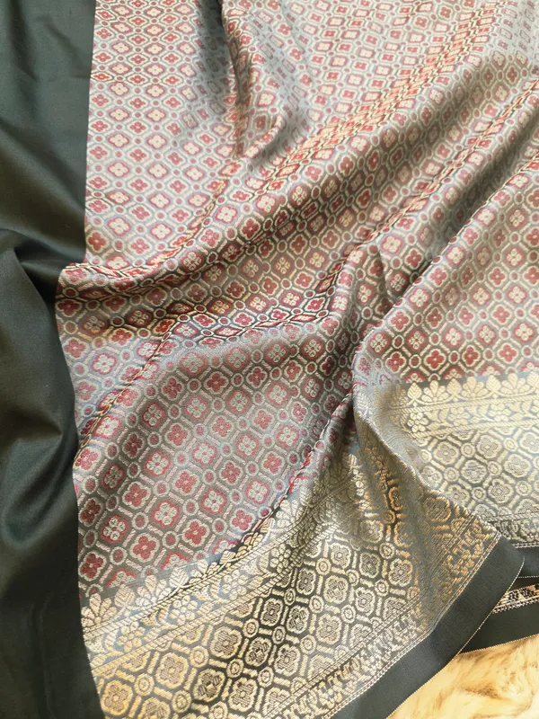 Black_Soft_Silk_Jamdani_Tanchoi_Zari_Border_Saree_For_Women