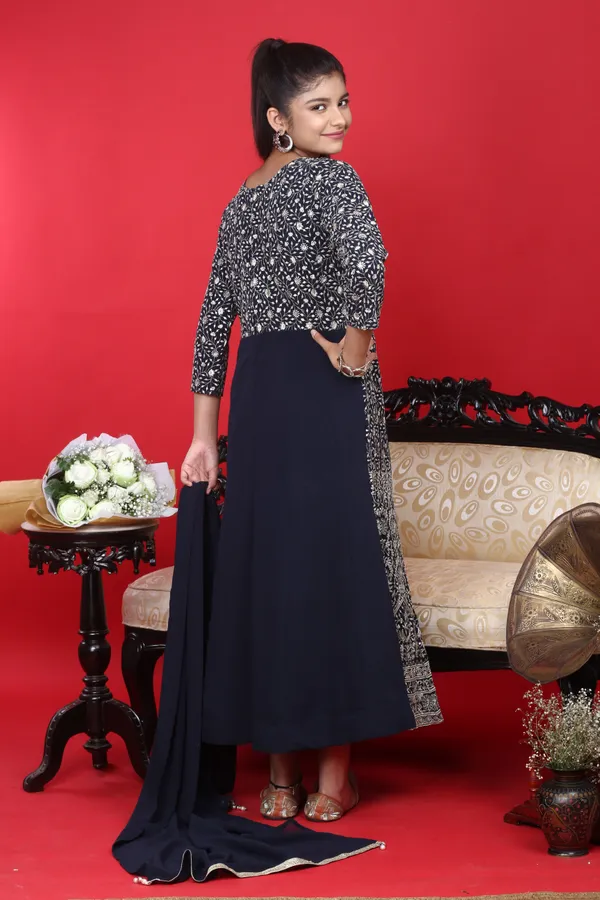Chiffon_Zari_Embroidery_Work_Gown_Set_With_Dupatta_Blue