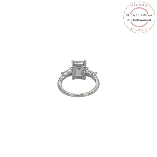 Statement_Emerald_Baguette_Cut_Ring