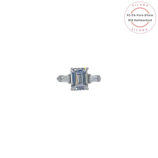 Statement_Emerald_Baguette_Cut_Ring