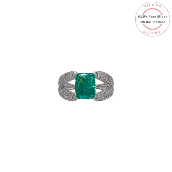 Statement_Emerald_Hued_Pav_Ring