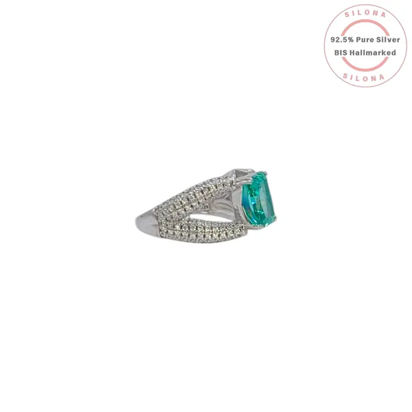 Statement_Emerald_Hued_Pav_Ring